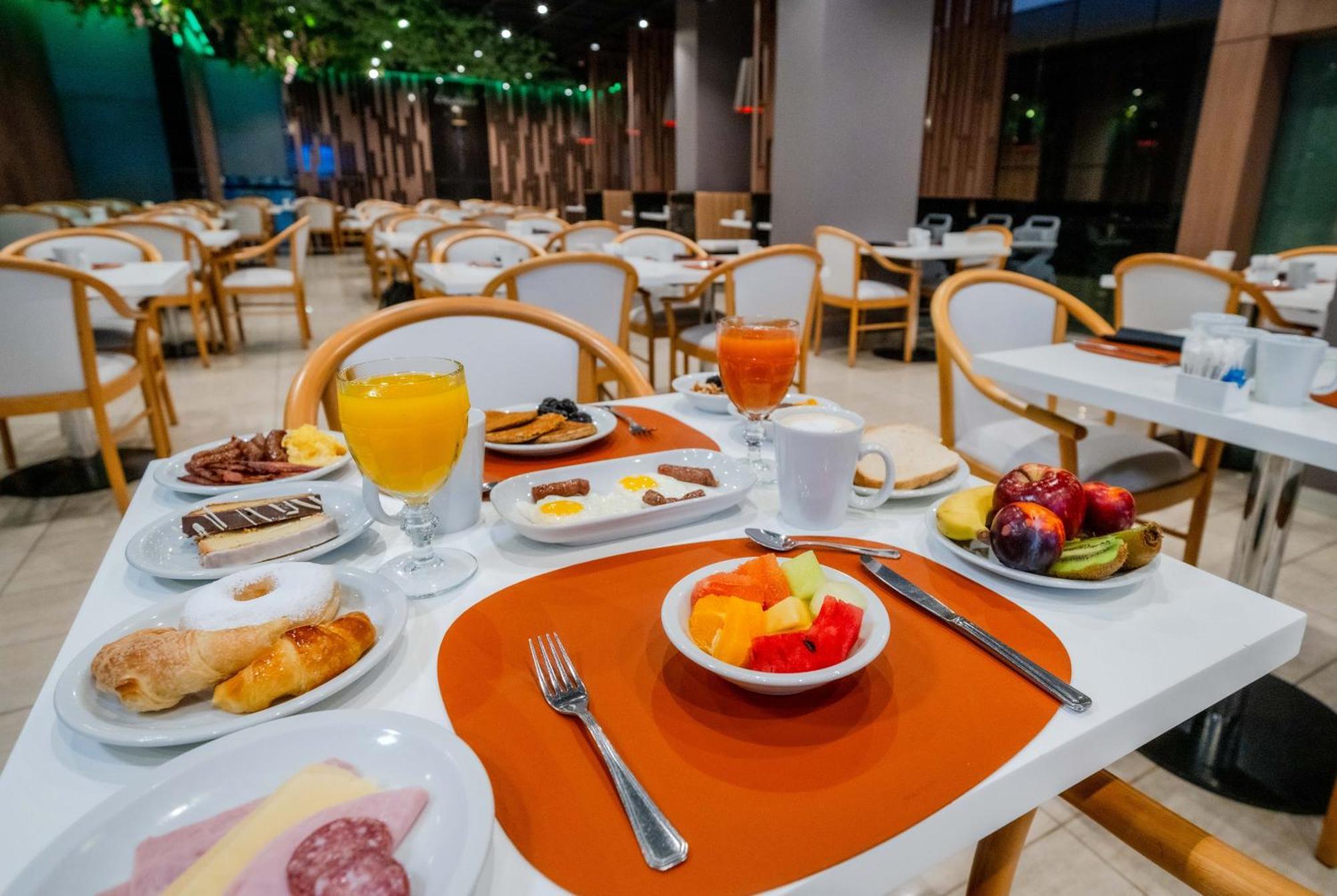 Holiday Inn Rosario By Ihg מראה חיצוני תמונה